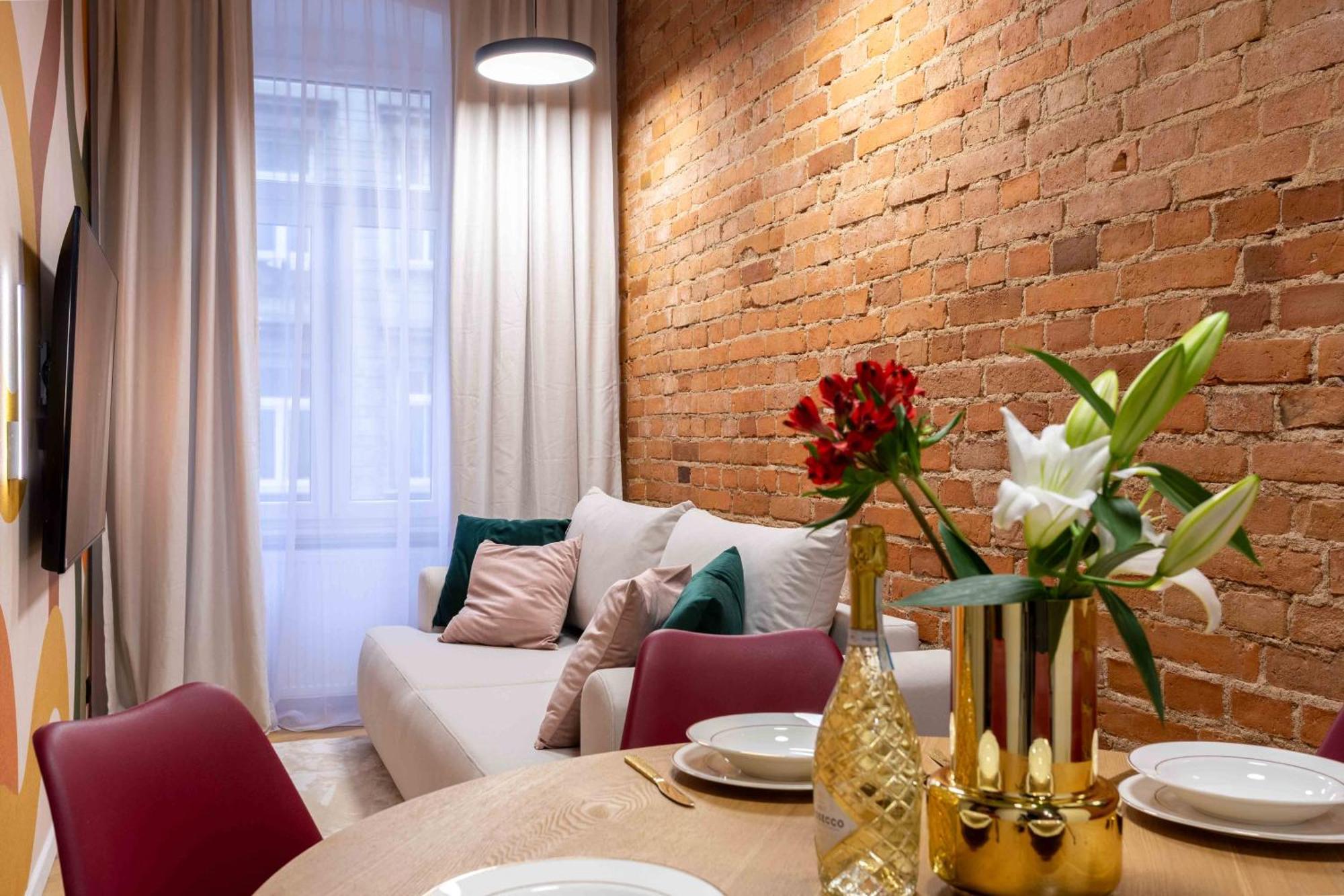 Comfy Modern In Old Town Parking By Hoomvi Wrocław